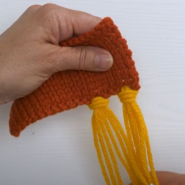 How to Make a Fringe and Add It to a Knitted Garment