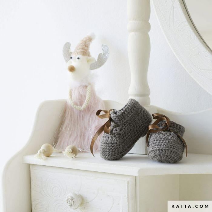 BABIES SHOES CROCHET PATTERN